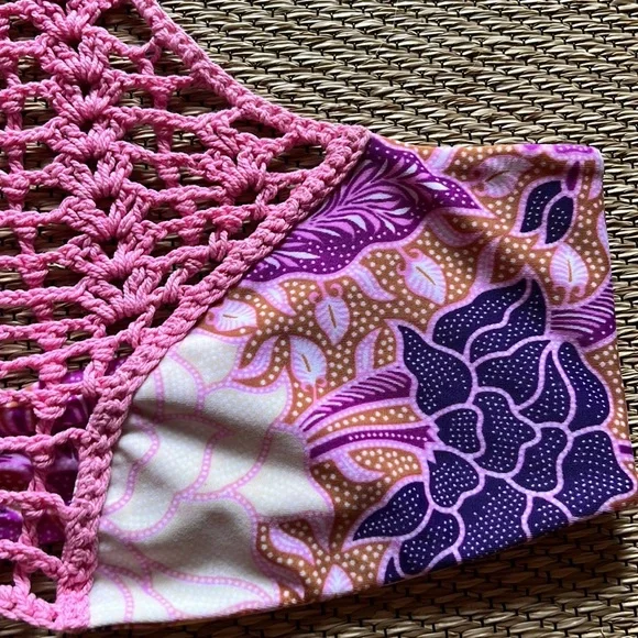 New Pink crochet bikini top, size medium, ties at neck. - Picture 4 of 7